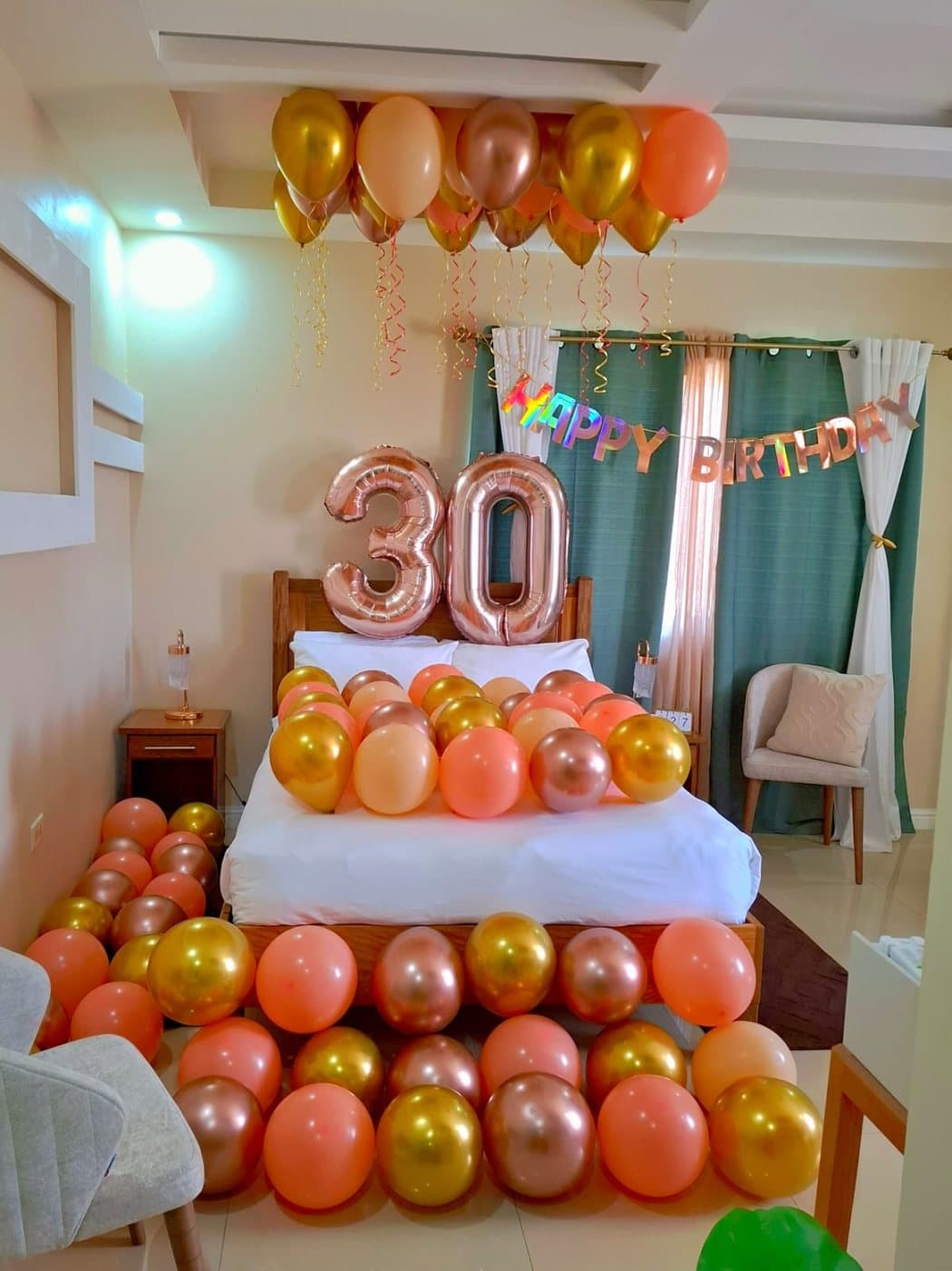 Bedroom decorated with rose gold balloons for a 30th birthday